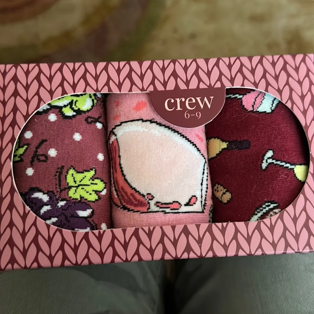 💜💜 WINE LOVER’s 3 Pack Crew Socks Ladies Size 6-9 NIB